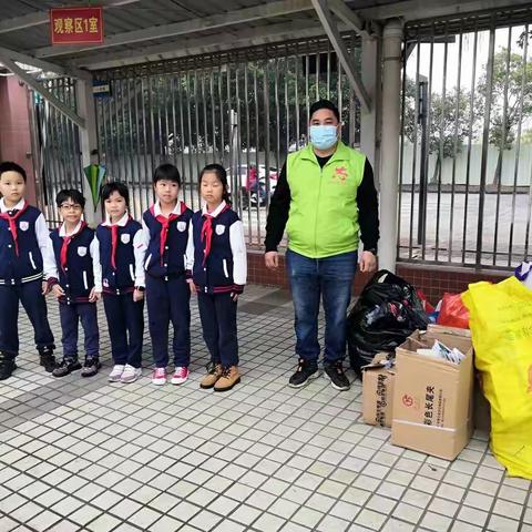 三月学雷锋  环保伴我行——同茂小学开展回收废品活动