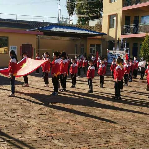 王垅小学“十·一三”建队纪念日少先队员入队仪式活动简报