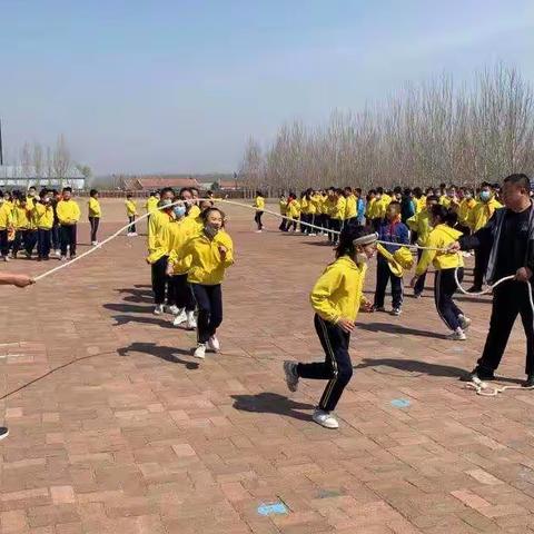 “绳”彩飞扬～平洋镇中心学校举办跳长绳比赛