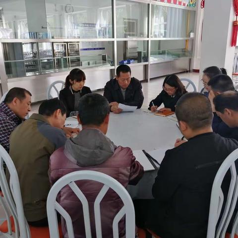 大庆一中总务开展解放思想推动高质量发展大讨论活动专题学习会