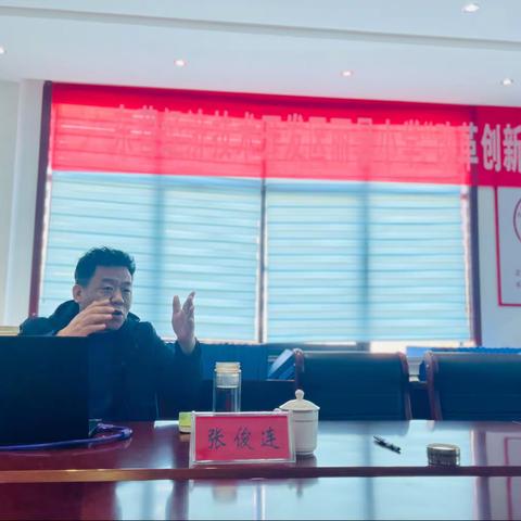 人总要走在路上，才能扶着自己成长。———写在开学前一夜！听张俊连主任培训报告有感