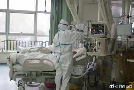 岂曰无衣，与子同袍