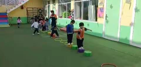 鑫博幼儿园小二班第七周生活记录