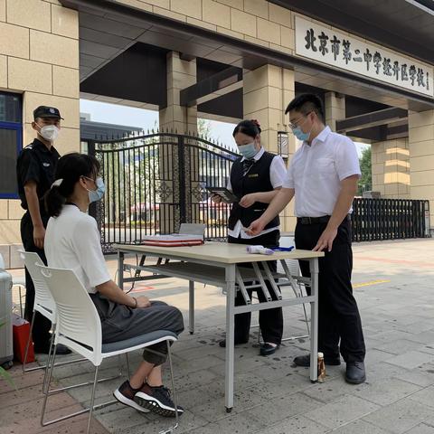 自贸试验区荣华中路支行积极开展公私联动进企业