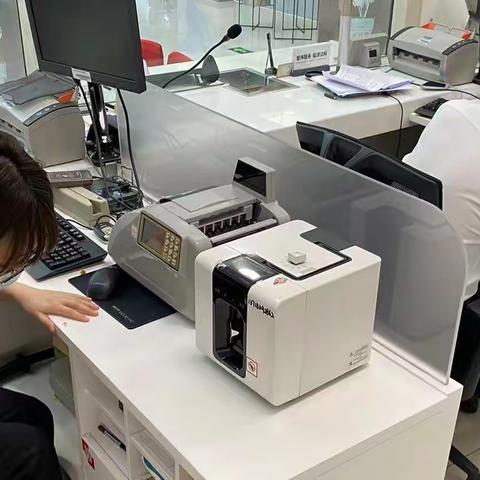自贸试验区荣华中路支行开展汛期应急处置演练