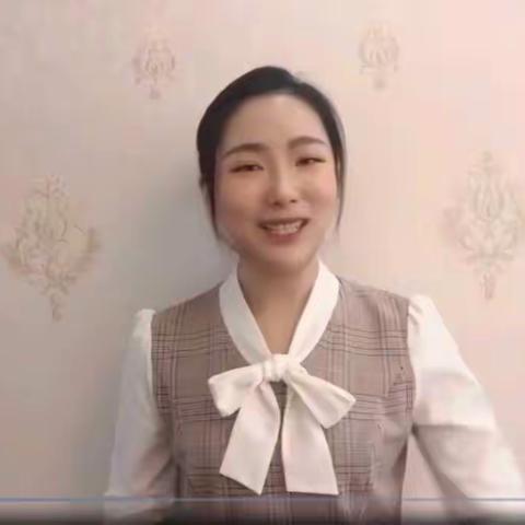 育才小学一年级美术课堂《押印的花纹》