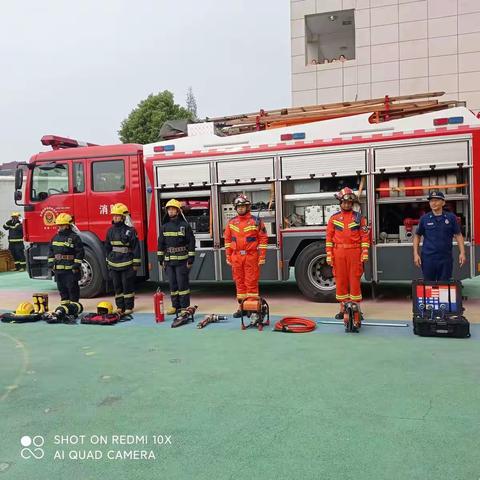 小手牵大手    消防员叔叔走进横埠中心幼儿园