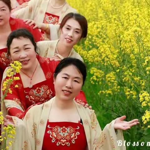 我和我的好姐妹 油菜花季汉服丨与你相遇，如沐春风