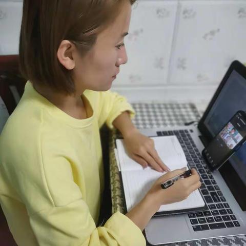 “志”在心中，“愿”在行动——利通区十一小史卉老师参加上桥社区志愿服务活动