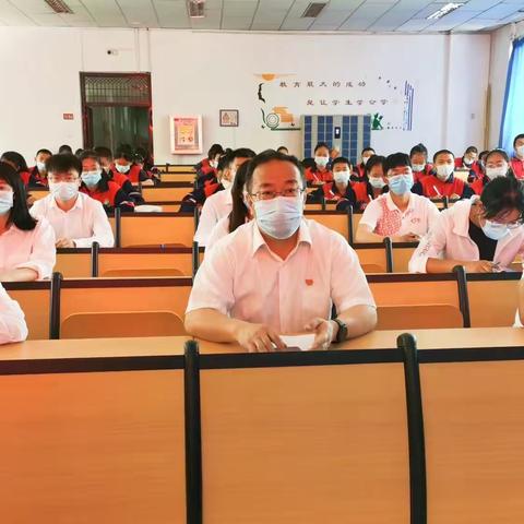 三十四团中学观看 庆祝中国共产主义青年团成立100周年大会