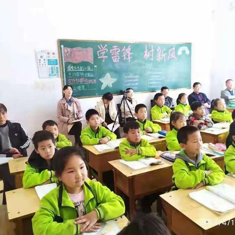 “以听课促教学，以教学促提升”岗头小学语文教研进行中