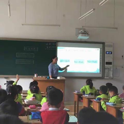 岗头小学语文教研进行中