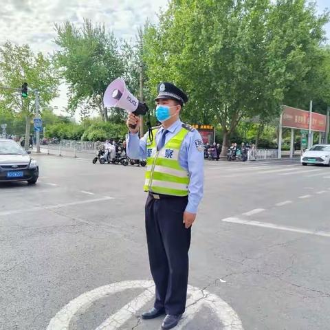 邯山一大队民辅警积极参加志愿者服务