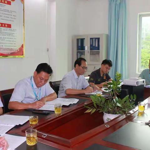 平山医院召开理论中心组学习会议     提高认识促发展