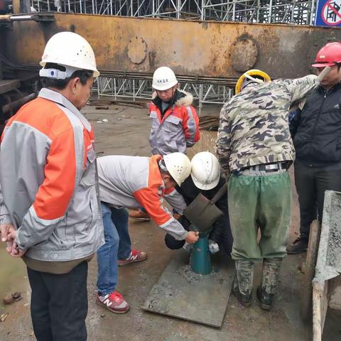 萍乡市中环北路项目工程安源北立交桥右幅箱梁第二联浇筑施工留影