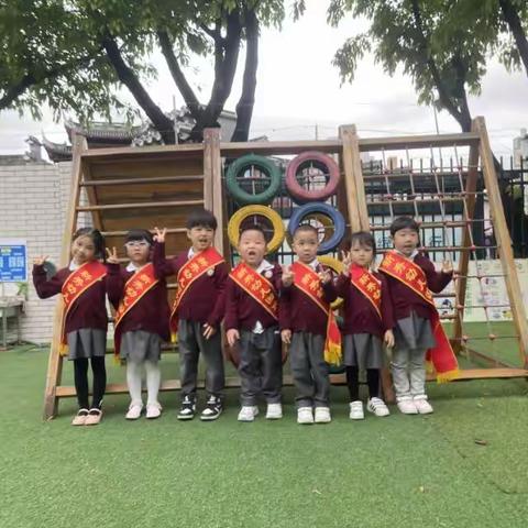 家校共育:为“爱”守护，用“心”执勤--中三班家长义工执勤篇