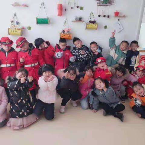 苗苗乐幼儿园苗苗一班升旗仪式
