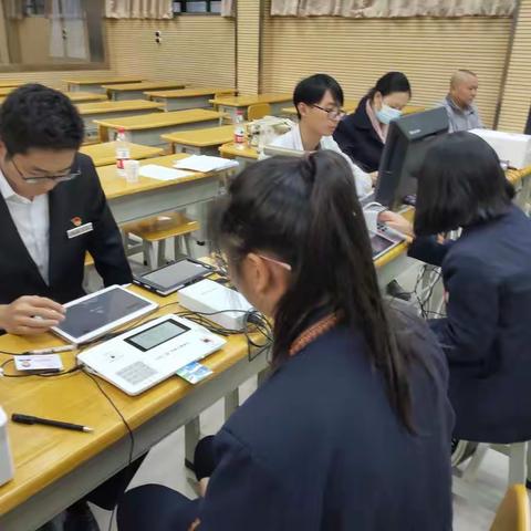 助力教育发展 彰显大行担当——府后街支行深入民族中学开展启卡服务