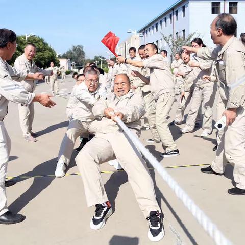 “力”拔头筹  “绳”彩飞扬                                      马头热电公司举办职工拔河比赛