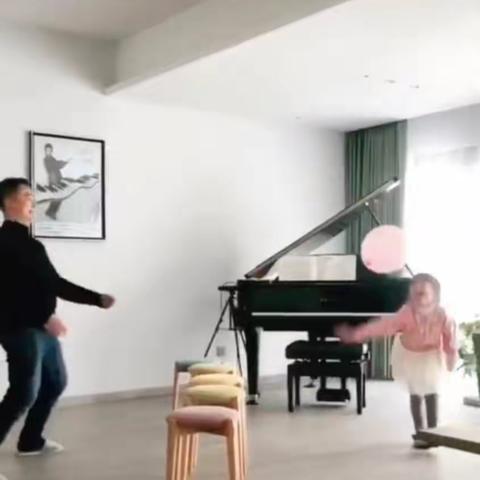 习水县第一幼儿园小一班主题系列活动《愉快的生活》之“家中的趣事”学习活动