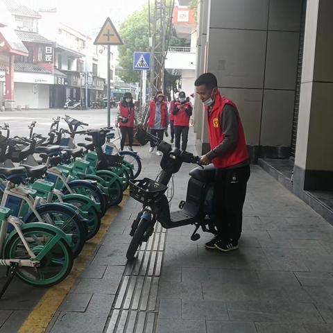 【交通秩序宣传劝导整治 助力全国文明城市创建】玉兴街道广文社区开展“交通文明宣传和秩序劝导”活动