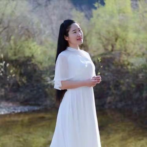 三八妇女节振国铿锵玫瑰向美而生向光而行只争朝夕不负韶华