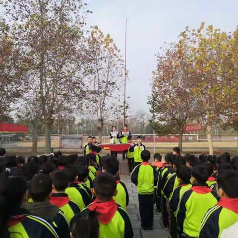 “常怀感恩，快乐成长”莘县油田学校少先队大队主题升旗仪式