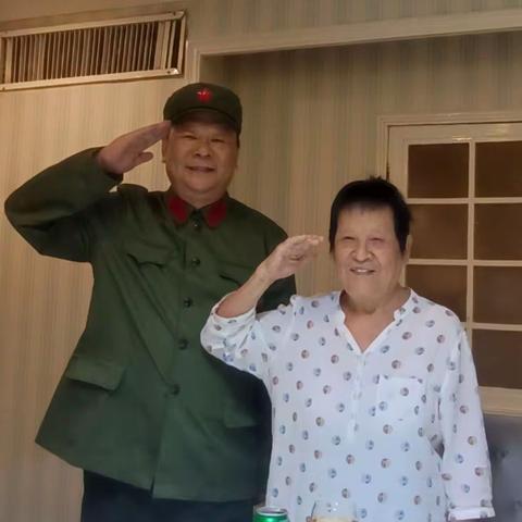 我和妈妈一起过八一