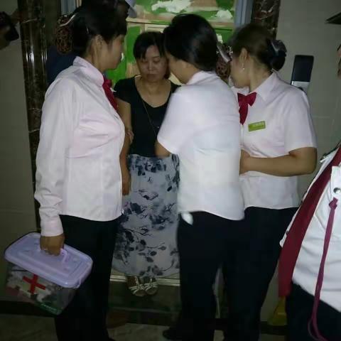 佳美驻弘城水韵物业服务中心开展电梯困人盘车救援演练