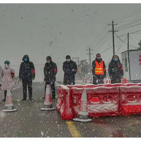 风雪中的“最美身影”