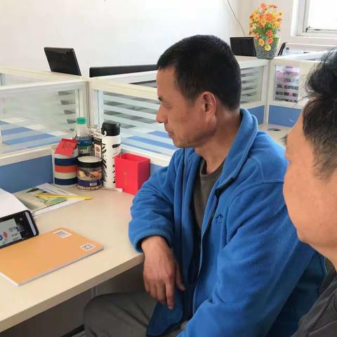 清华实验学校数学老师都在认真学习