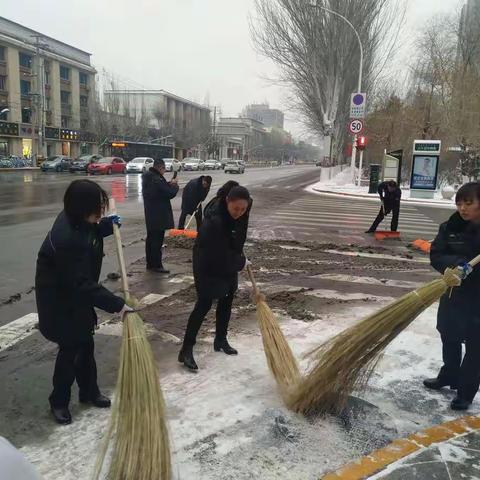 指挥中心以雪为令速行动 绿色除雪减污染