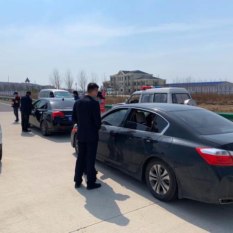 五·一  防疫一线｜疫情在前，兴凯湖收费站配合联合执法，交投铁军绝不后退！