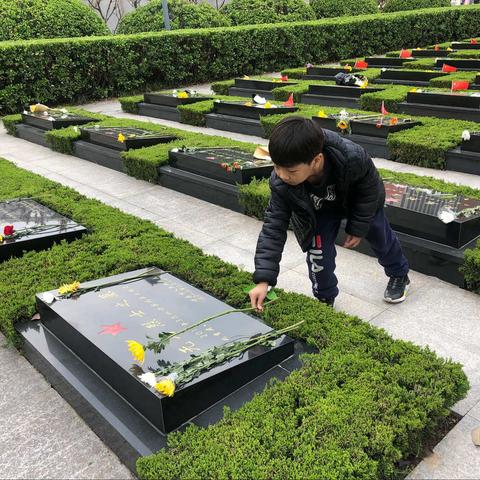 清明节缅怀英烈｜一（3）班假日实践学习，走进革命烈士纪念馆