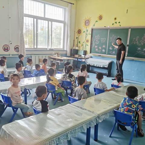 区电视台来盐场小学幼儿园采访小朋友啦！