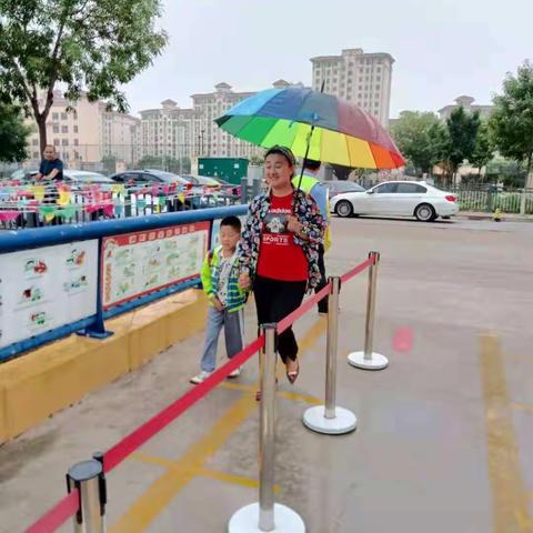 夏日雨中的爱与坚守