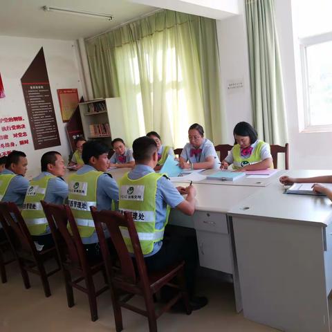 猫街收费站组织开展“站容站貌及文明服务提升”专项行动