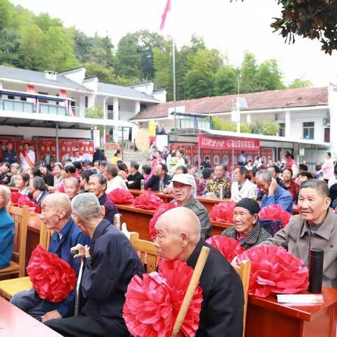 欢度重阳节 浓浓敬老情---草盘地镇西硔河村敬老节活动