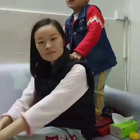 振荣幼儿园小三班👸三八妇女节——感恩母爱，学会感恩，融入爱的怀抱里🌸🌸