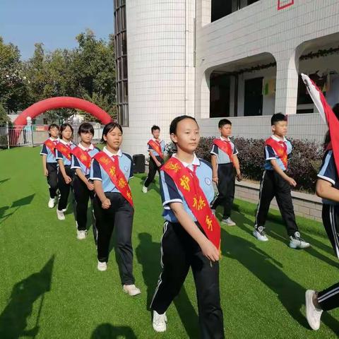 秋风至，万象新。自立人，终克勤。——自立中学小学部开学序曲