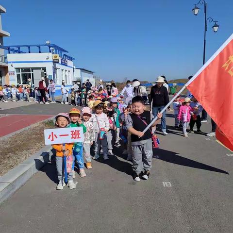 长白山保护开发区幼儿园小一班森林徒步日