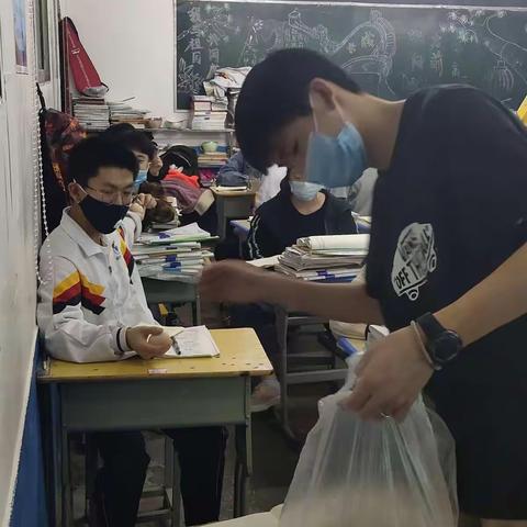 遵义市建国中学疫情期间毕业班学生营养餐