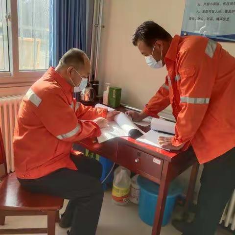 中河公路养护站“公众出行我保畅，假期最美公路人”