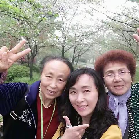 今天，我们冒雨前行，感受春天……