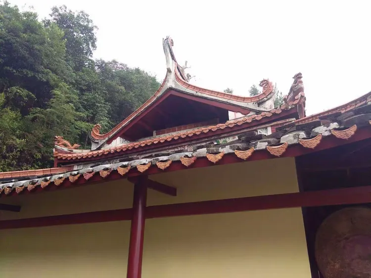 石鼓山上觅石鼓,岩泉寺里寻岩泉