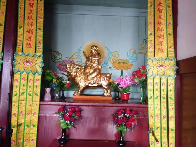 石鼓山上觅石鼓,岩泉寺里寻岩泉