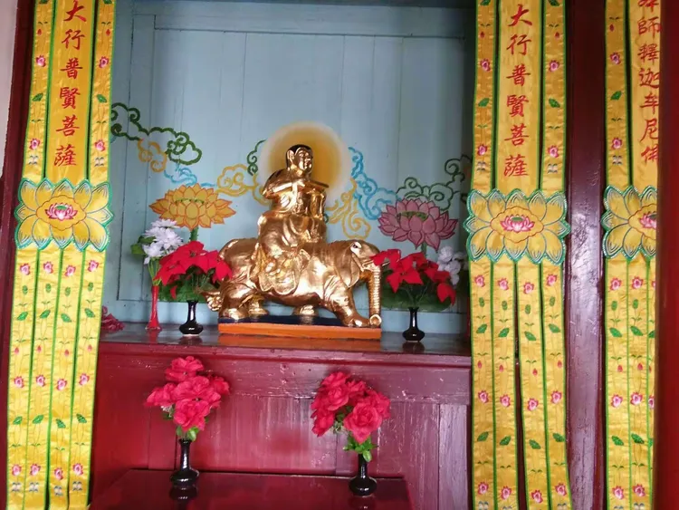 石鼓山上觅石鼓,岩泉寺里寻岩泉