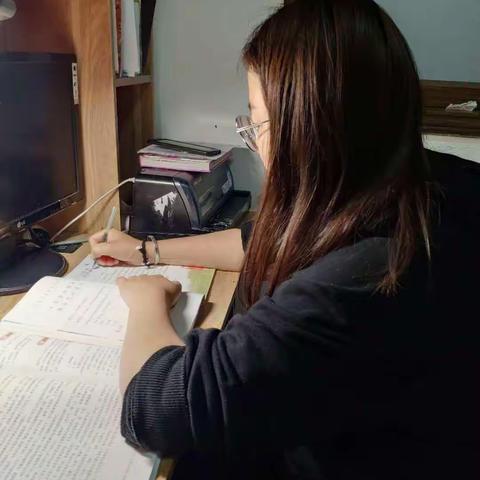 “停课不停学”三年级语文老师们的居家教学。