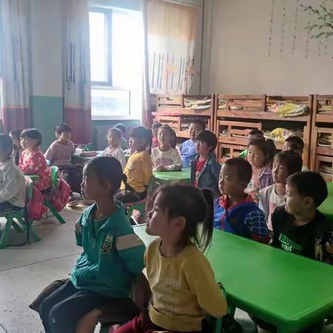 宝贝成长手册——奎德素中心幼儿园月总结