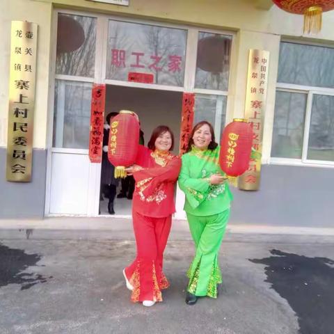 姐妹们紧张排练中